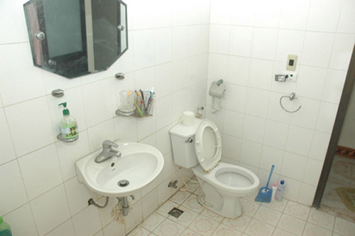 Xử lý ngăn mùi hôi nhà vệ sinh tại quận Long Biên Zalo 093 115 5115